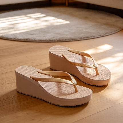 Dames Zomer Wedge-Heel Flip-Flops, 8Cm Dikke Zool Hoogteverhoging, Metalen Klinknagel Decoratie Gesp, Anti-Slip Clip-Tip Ontwerp, Voetboog Ondersteuning Comfort, Strandkleding Modieuze Coole Slippers, Dames Schoenen - XdropX