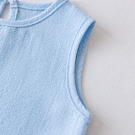 Meisjes Zomer 2-delige Set: Mouwloze Top en Korte Broek met Geschulpte Zoom, Frisse en Modieuze Outfit. Lichtblauwe Peuter Set: Mouwloze Tanktop + Korte Broek, Zachte en Ademende Zomerbovenkleding. Meisjes Zomer 2-delige Set met Geschulpte Kanten Afwerki