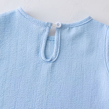 Meisjes Zomer 2-delige Set: Mouwloze Top en Korte Broek met Geschulpte Zoom, Frisse en Modieuze Outfit. Lichtblauwe Peuter Set: Mouwloze Tanktop + Korte Broek, Zachte en Ademende Zomerbovenkleding. Meisjes Zomer 2-delige Set met Geschulpte Kanten Afwerki
